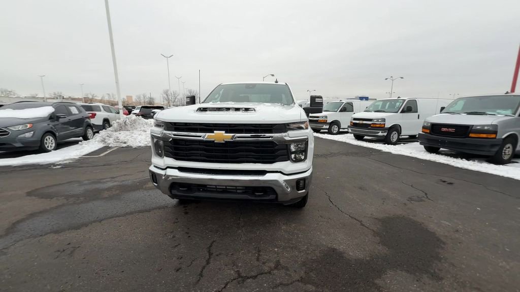 Used 2024 Chevrolet Silverado 2500 LT image 3