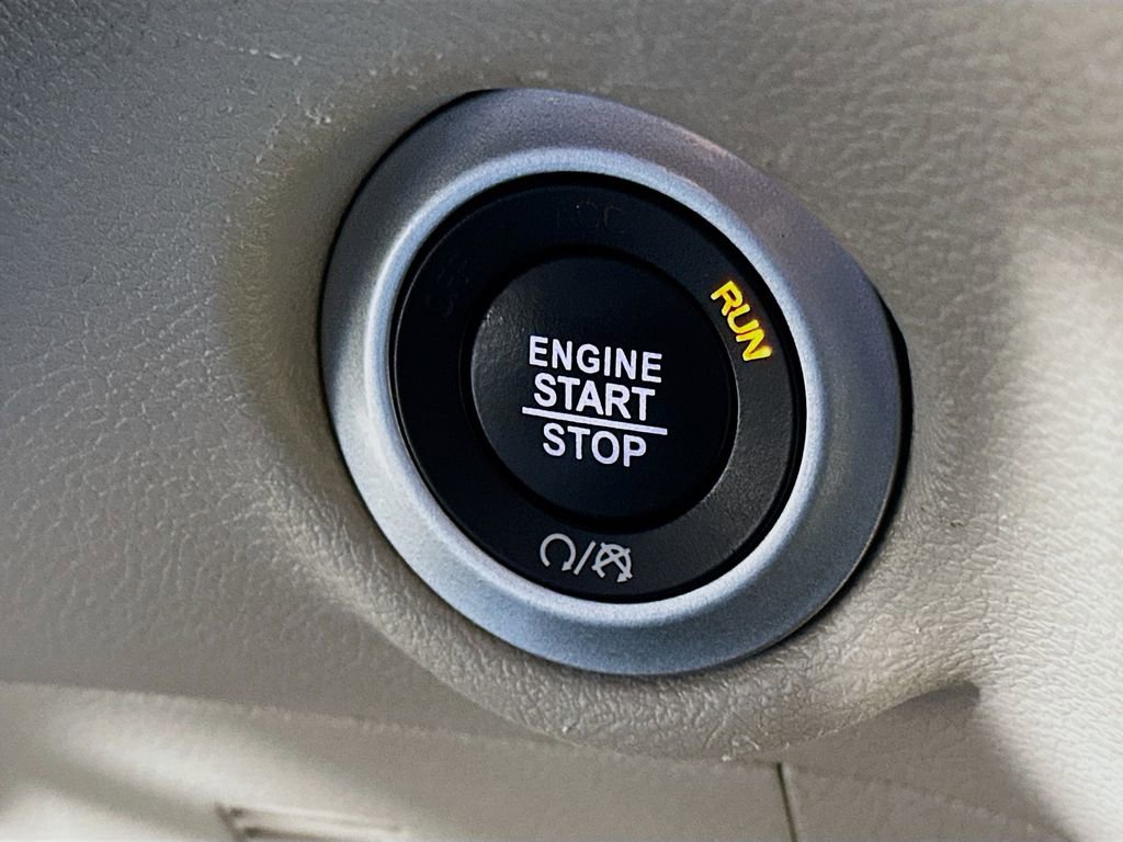 Certified 2023 Chrysler Pacifica Touring-L image 22