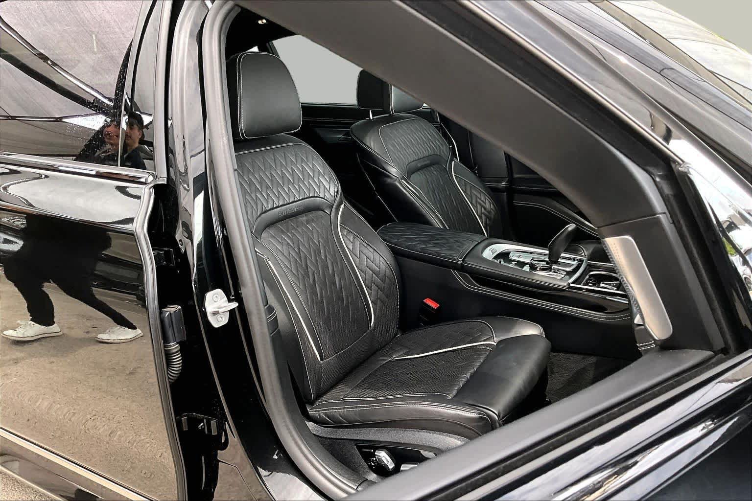 Used 2021 BMW M760i xDrive w/ Luxury Rear Seating Package AWD/4WD image 9