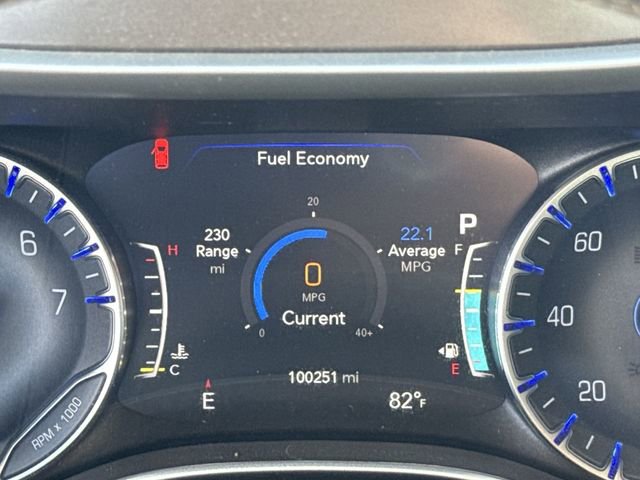 Used 2022 Chrysler Pacifica Touring-L image 16