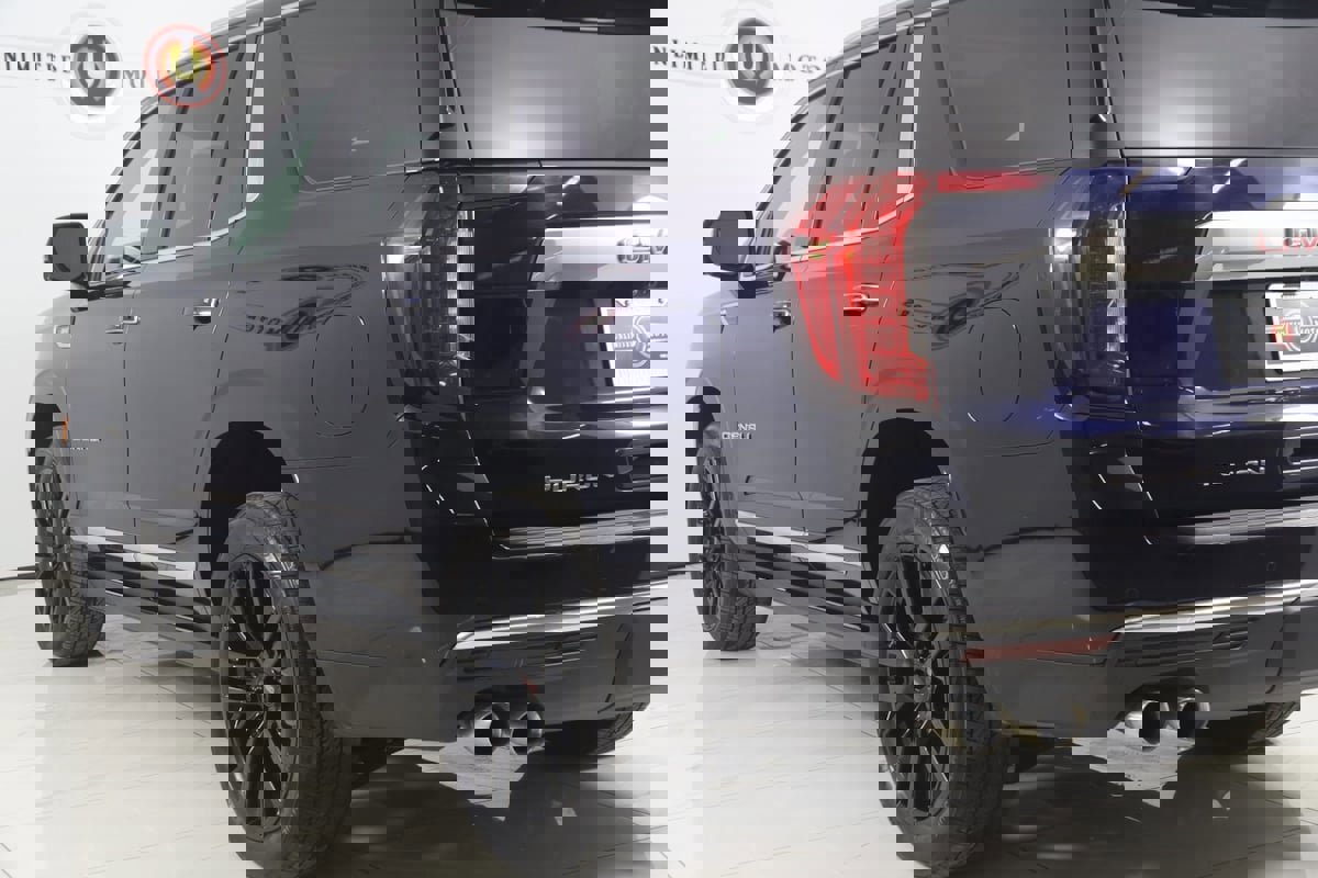 Used 2021 GMC Yukon Denali w/ Denali Premium Package image 24