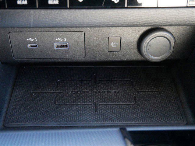 Used 2025 Mitsubishi Outlander SEL image 27