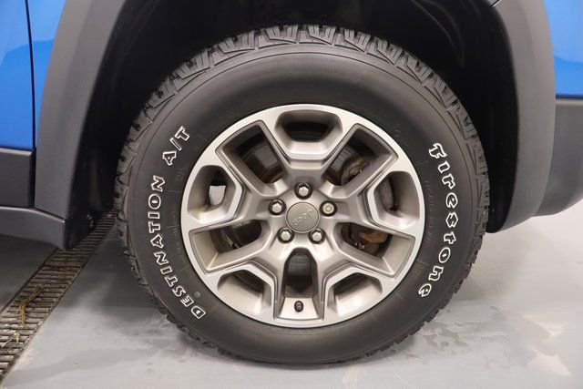 Used 2020 Jeep Cherokee Trailhawk image 28