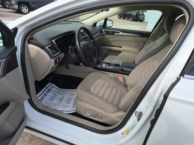 Used 2018 Ford Fusion SE image 11