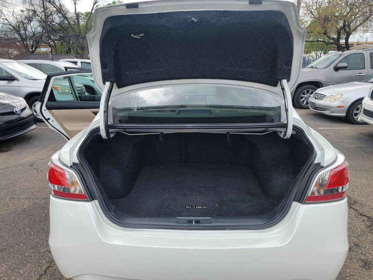 Used 2015 Nissan Altima 2.5 SL w/ Technology Package FWD image 7