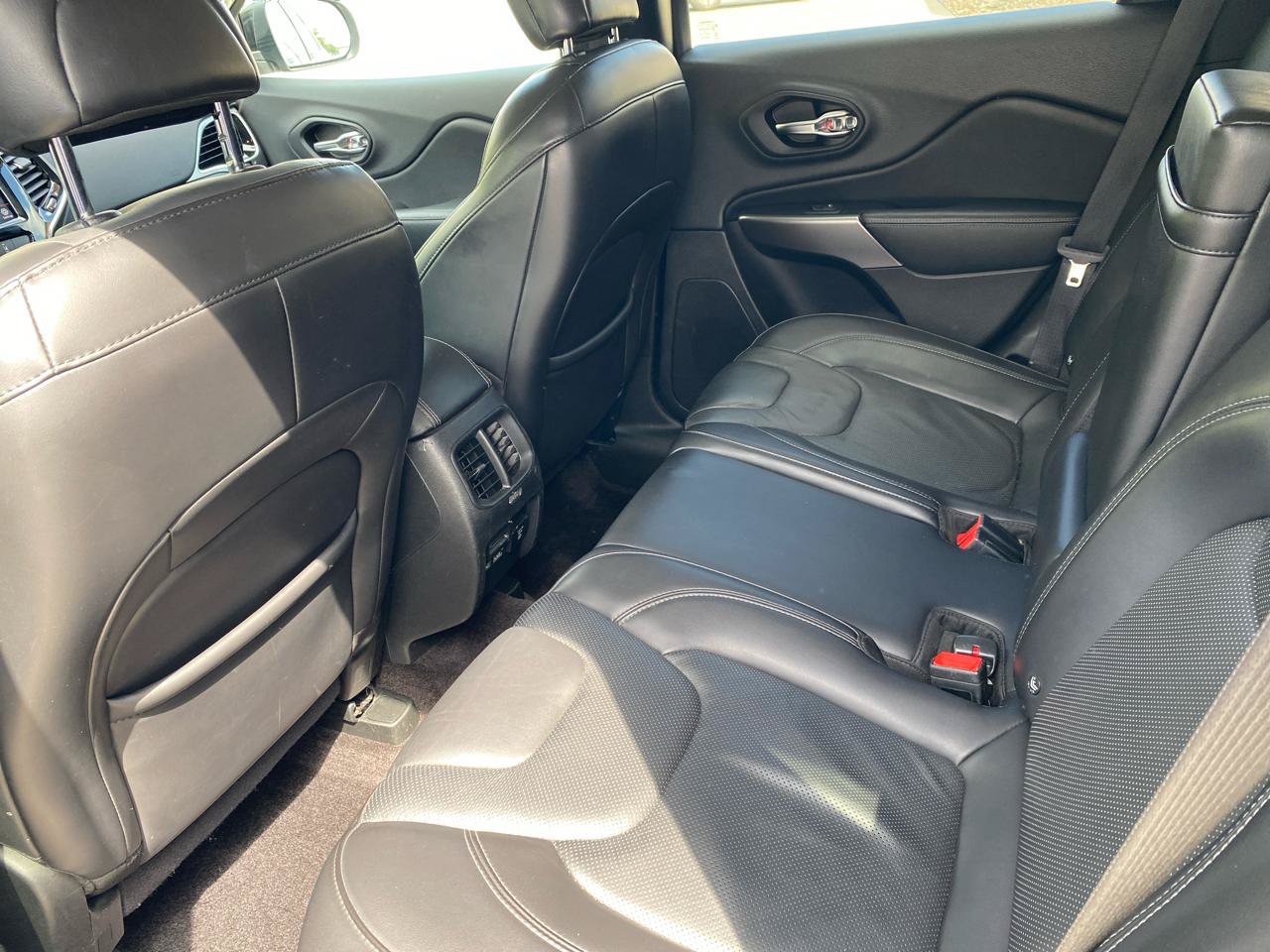 Used 2019 Jeep Cherokee Limited w/ Technology Group AWD/4WD image 13