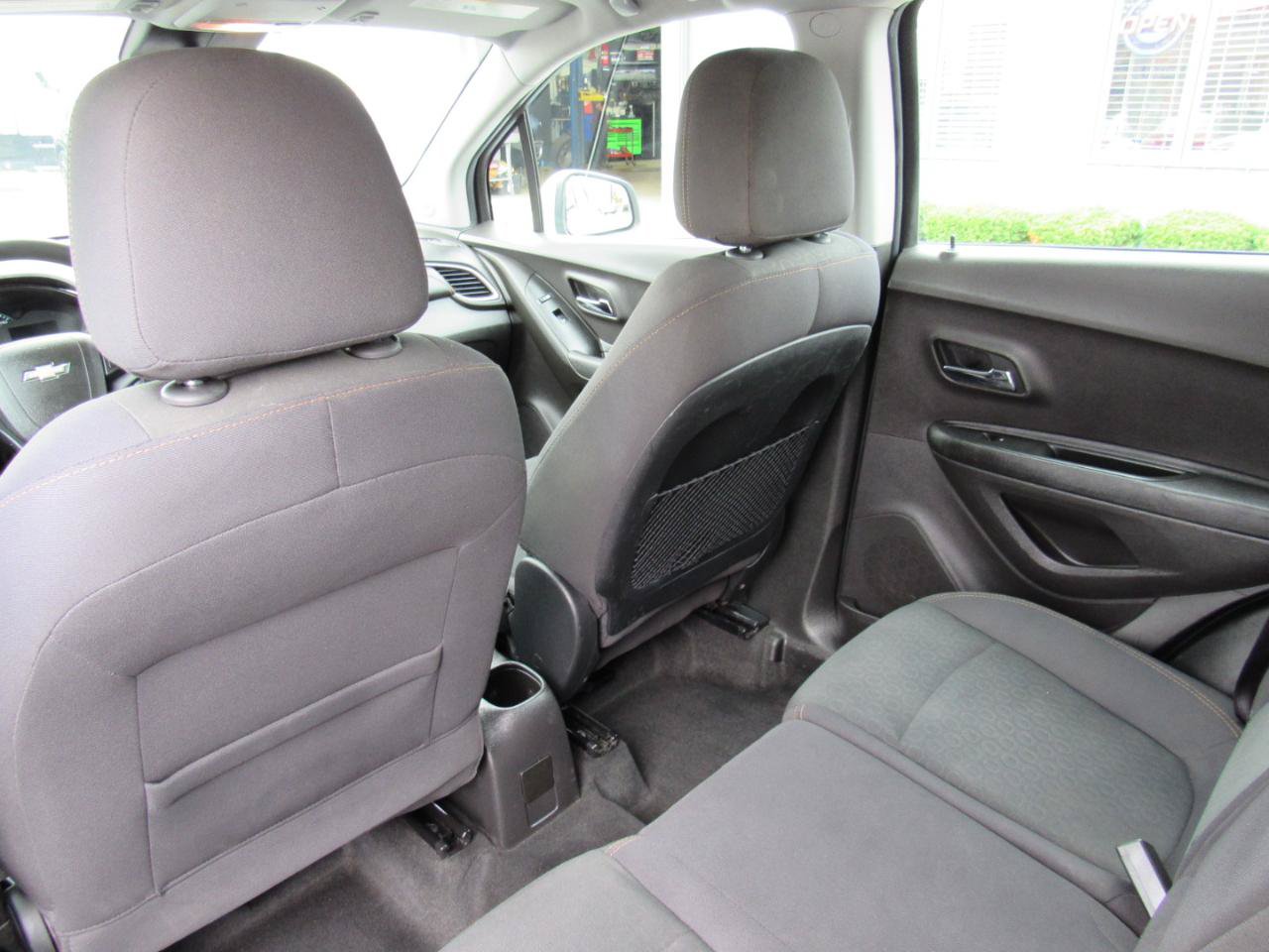 Used 2018 Chevrolet Trax LS AWD/4WD image 32