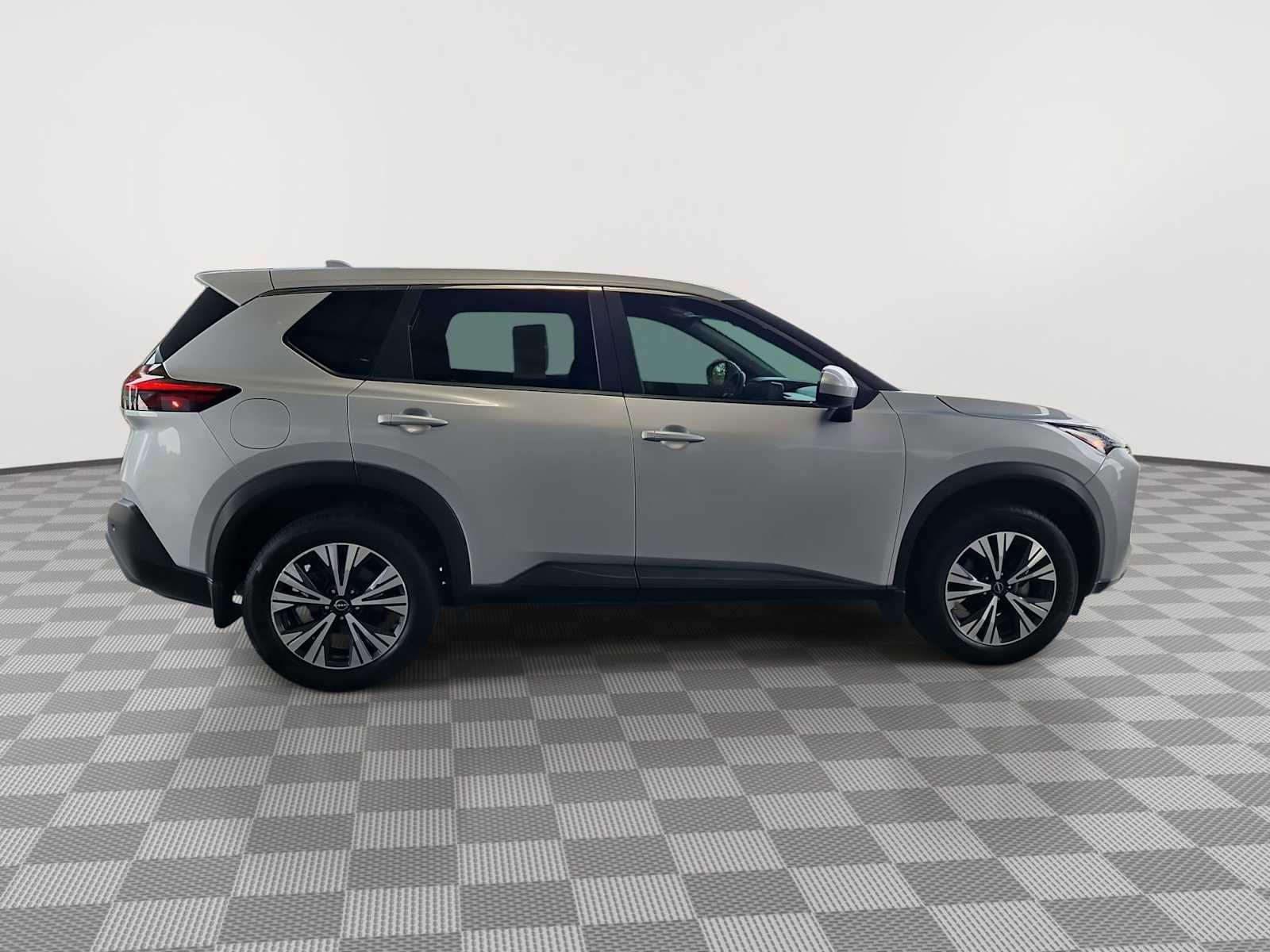 Used 2023 Nissan Rogue SV FWD image 9