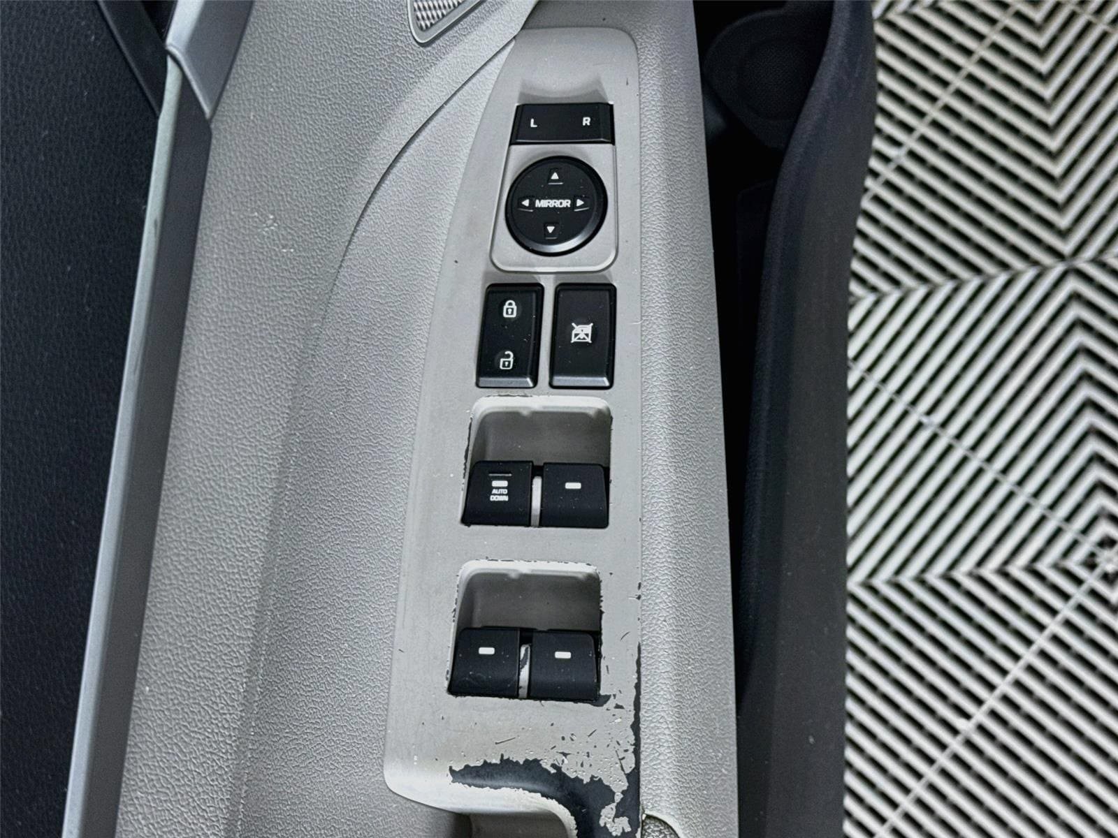 Used 2017 Hyundai Elantra SE FWD image 17