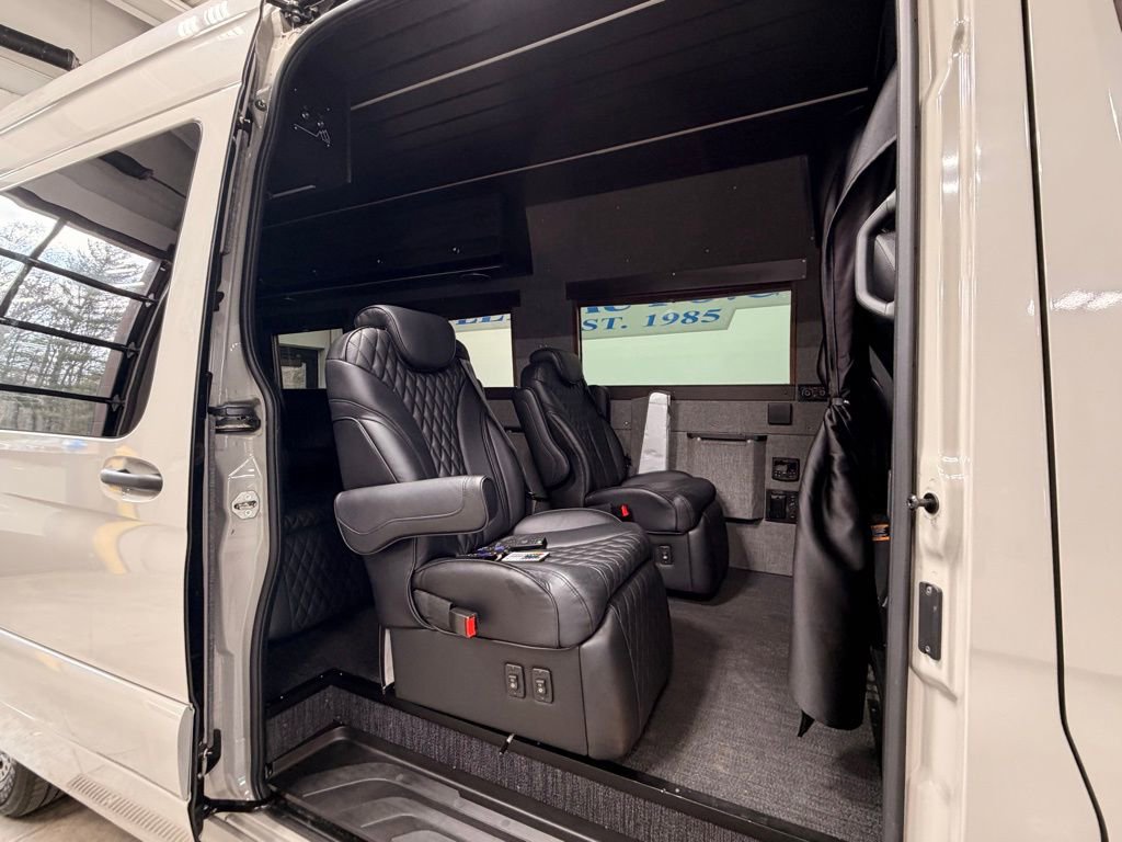Used 2022 Mercedes-Benz Sprinter 2500 image 17