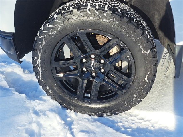 Used 2021 Chevrolet Silverado 1500 Custom Trail Boss w/ LPO, Dark Essentials Package image 9