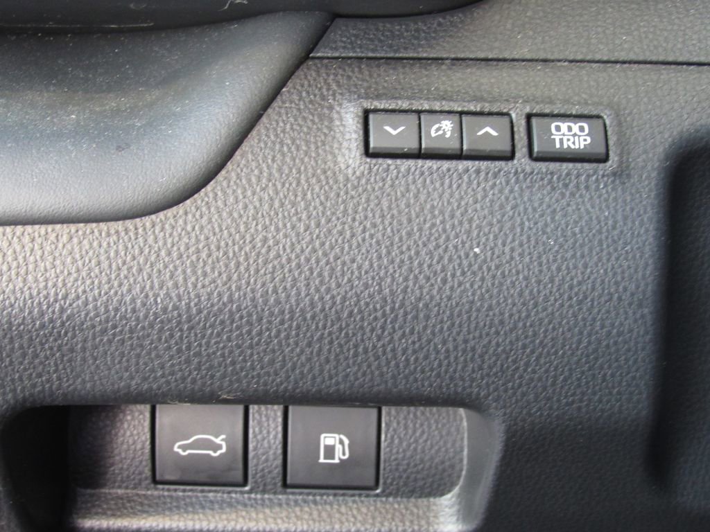 Used 2024 Toyota Crown Platinum AWD/4WD image 34