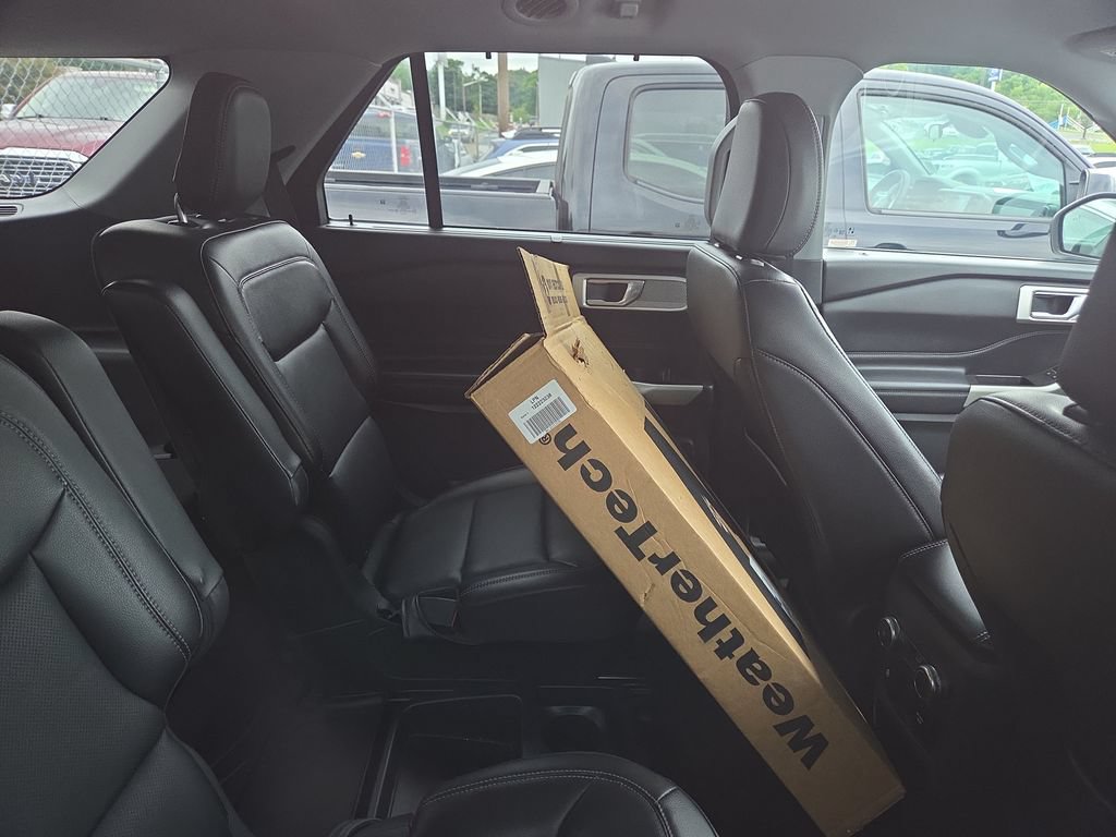 Used 2021 Ford Explorer Limited w/ Equipment Group 301A AWD/4WD image 8