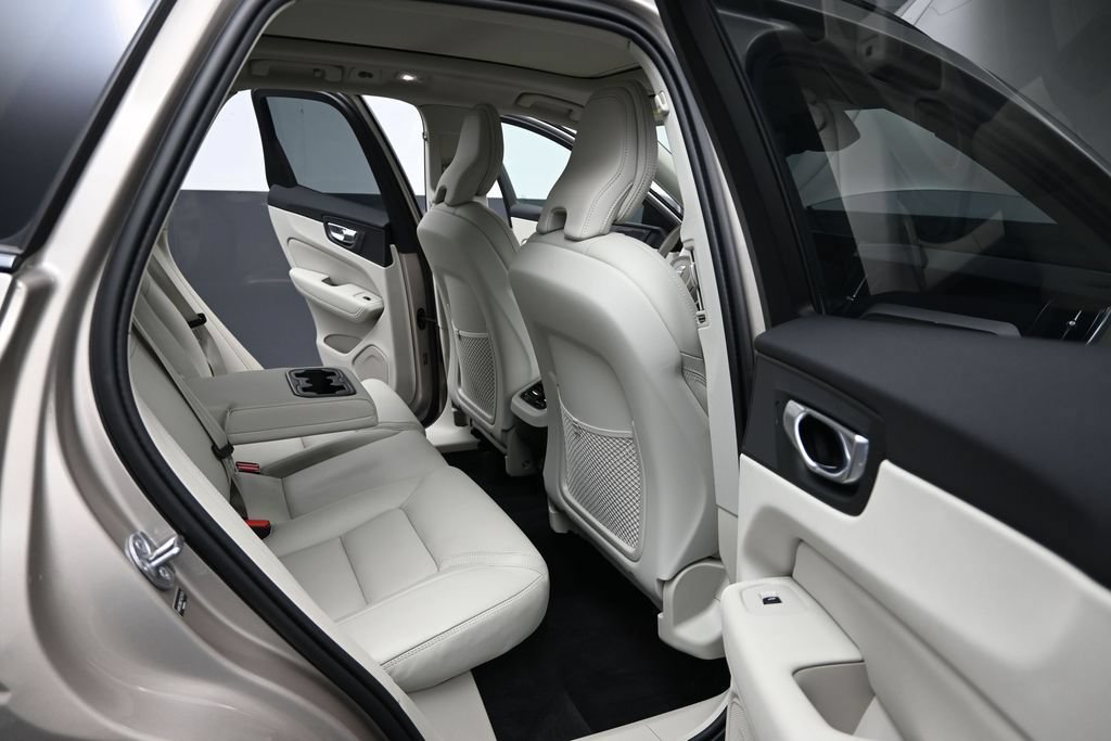 New 2026 Volvo XC60 B5 Ultra w/ Protection Package Premier AWD/4WD image 18