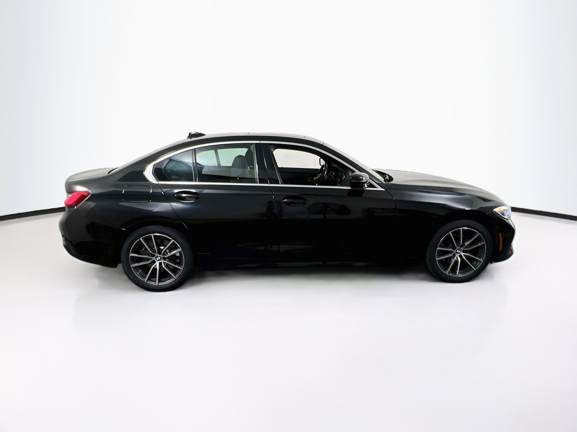 Used 2021 BMW 330i xDrive Sedan w/ Driving Assistance Package AWD/4WD image 4