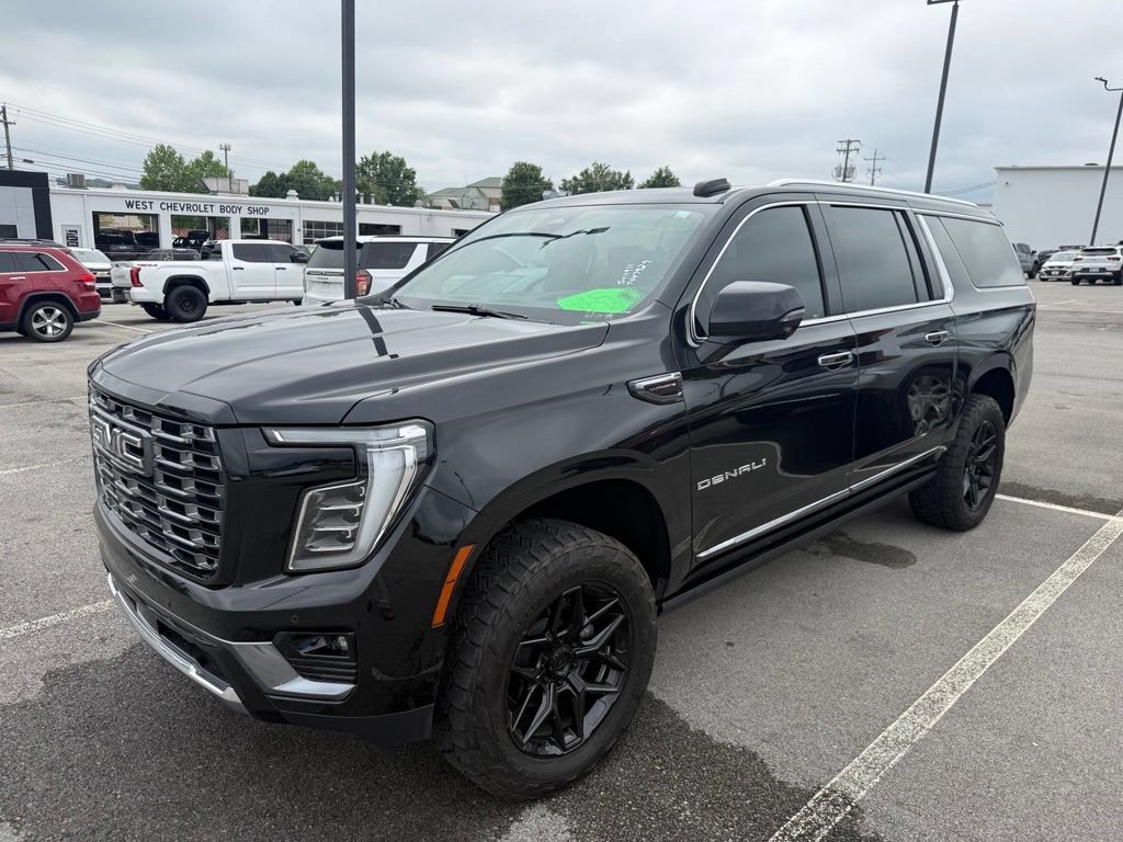 Used 2025 GMC Yukon XL Denali Ultimate AWD/4WD image 2