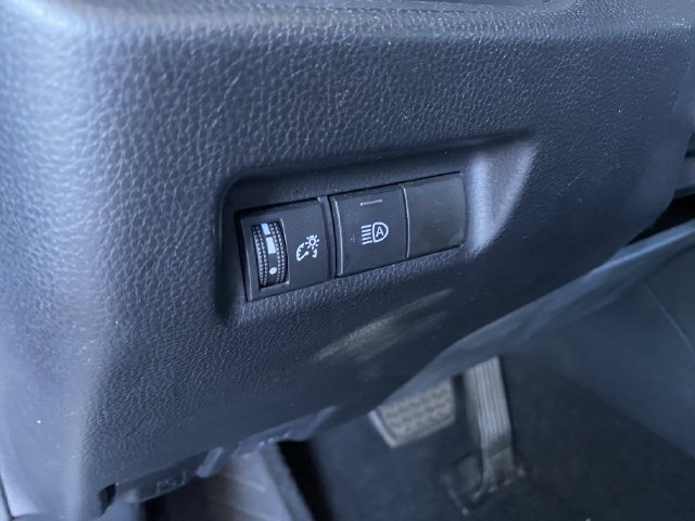 Used 2021 Toyota RAV4 XLE AWD/4WD image 26