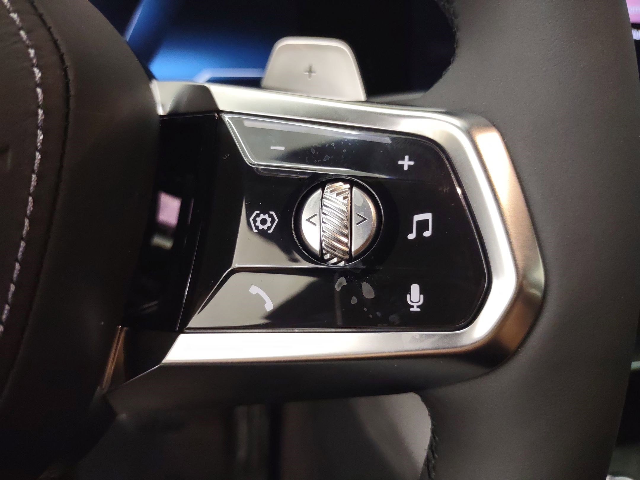 New 2026 BMW 740i w/ Premium Package image 21