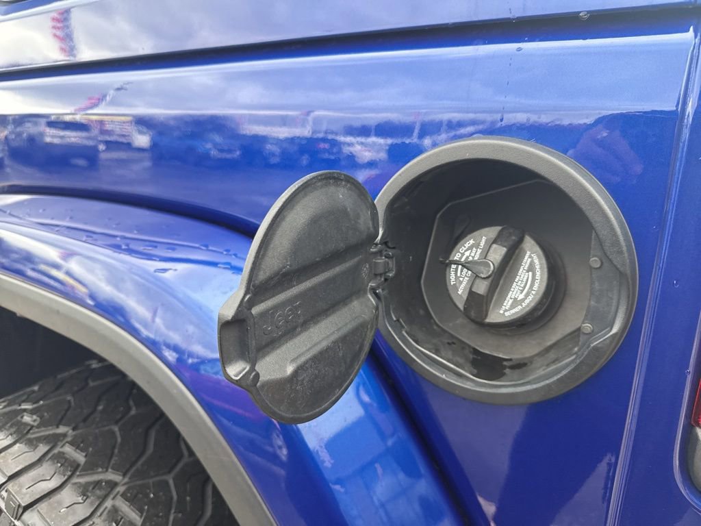 Used 2019 Jeep Wrangler Unlimited Sahara w/ Uconnect 4C Nav & Sound Group image 18