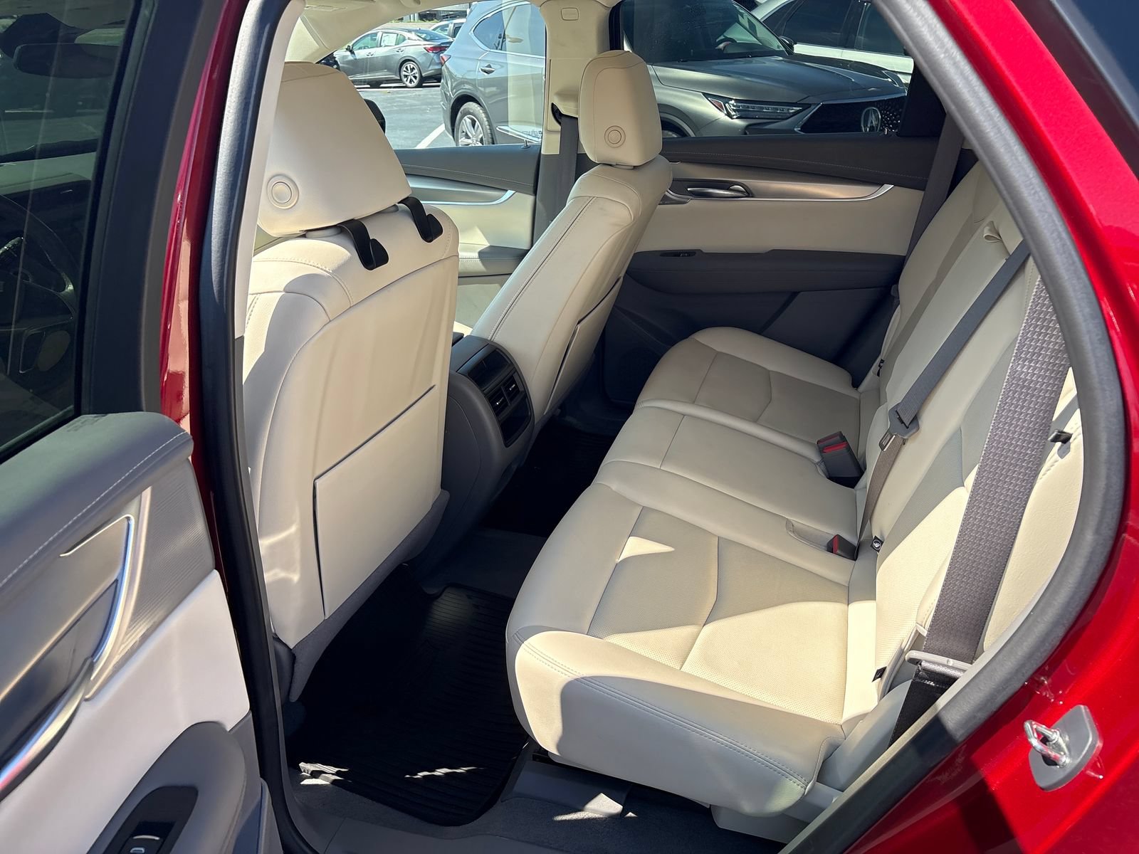 Used 2024 Cadillac XT5 Premium Luxury w/ LPO, Floor Liner Package AWD/4WD image 32
