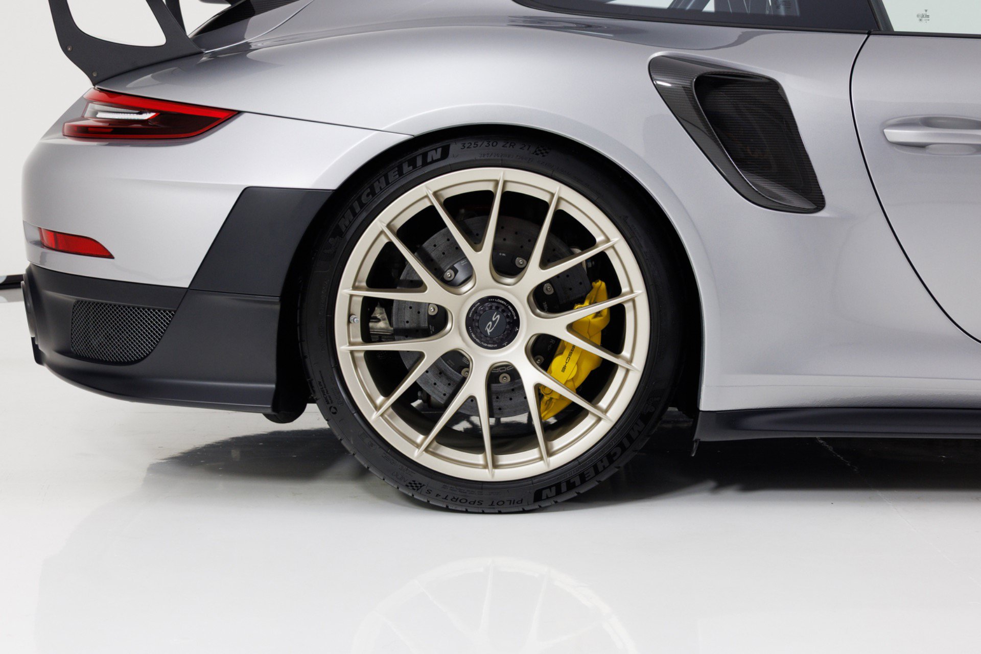 Used 2018 Porsche 911 GT2 RS RWD image 12