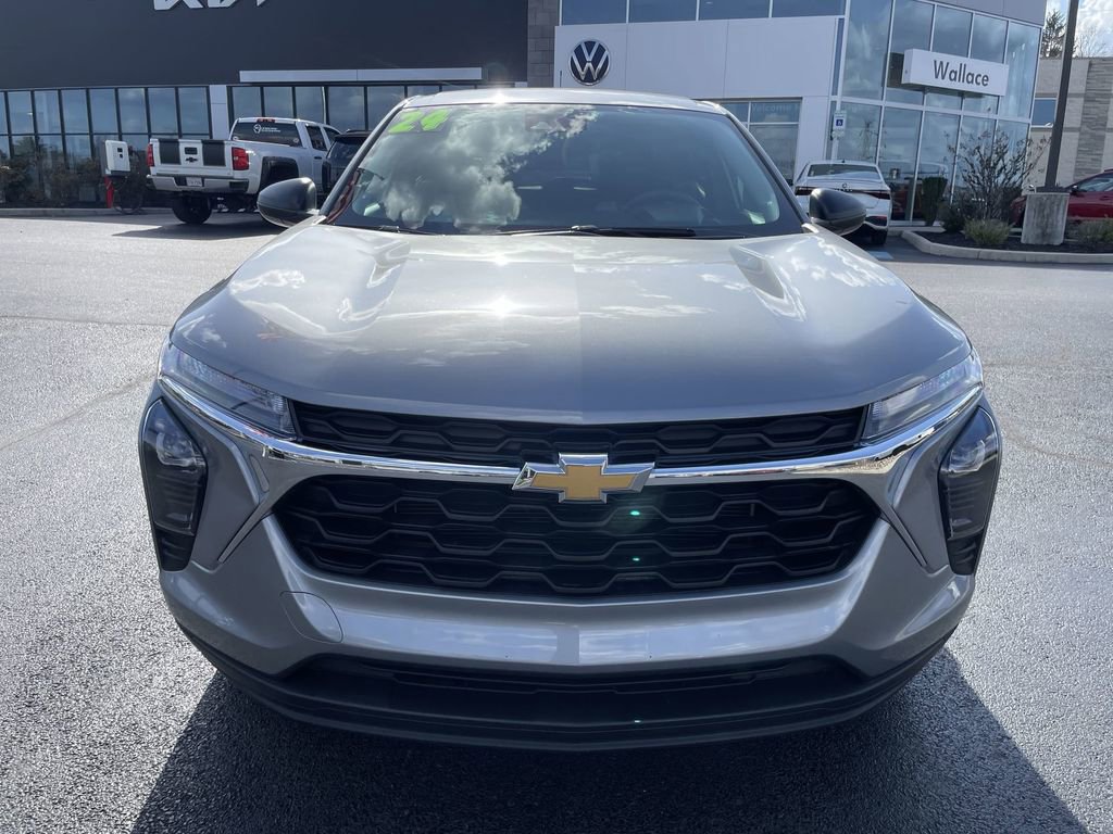 Used 2024 Chevrolet Trax LS w/ Driver Confidence Package image 2