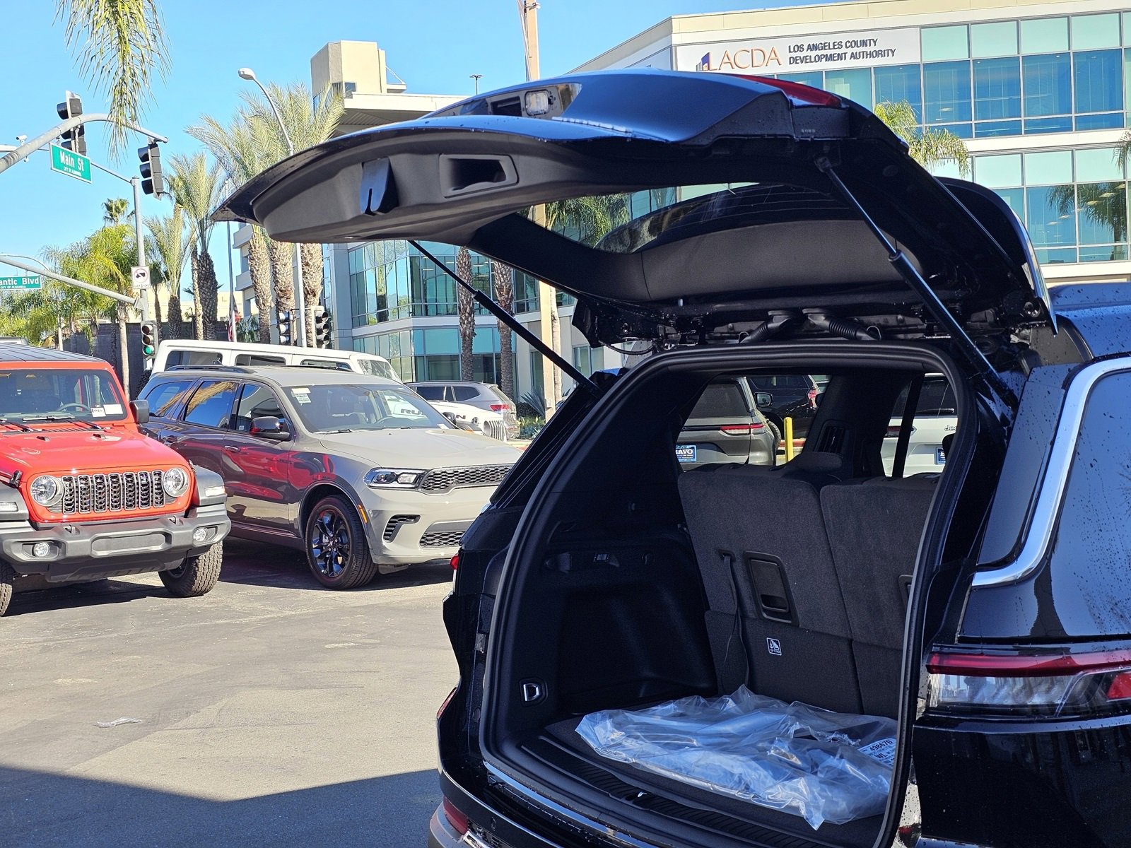 New 2025 Jeep Grand Cherokee L Laredo image 8