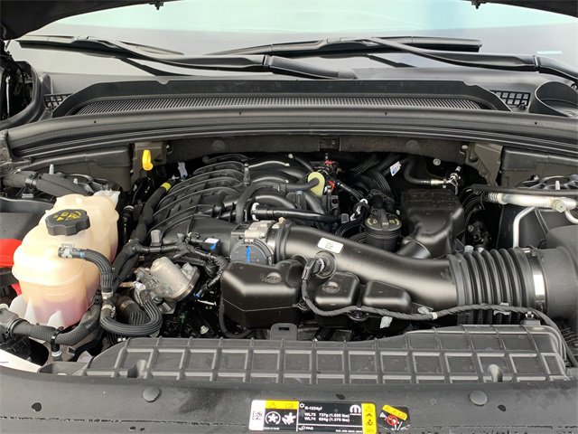 Certified 2025 Jeep Grand Cherokee Limited w/ Black Appearance Package image 12