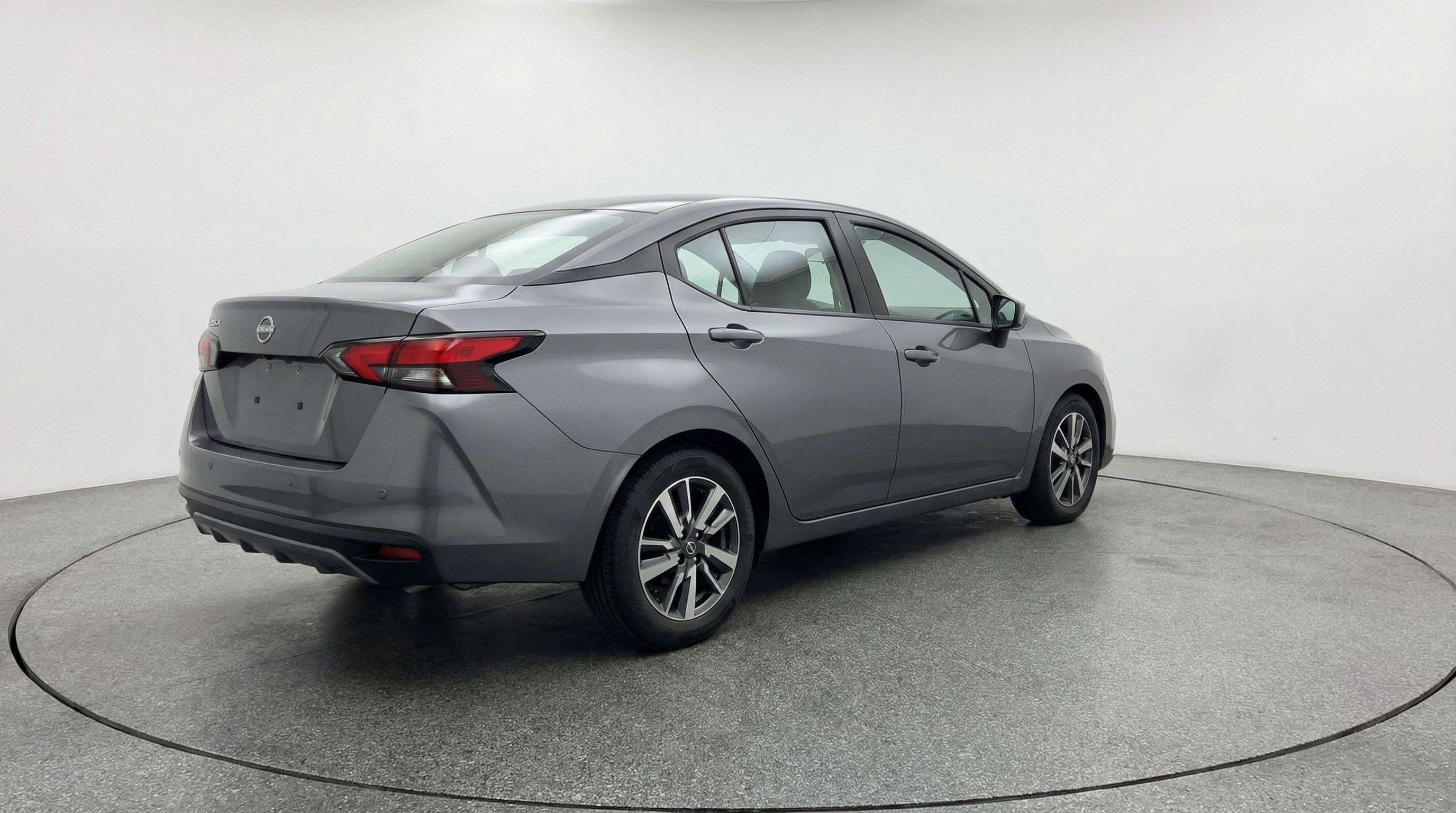 Used 2025 Nissan Versa SV image 9