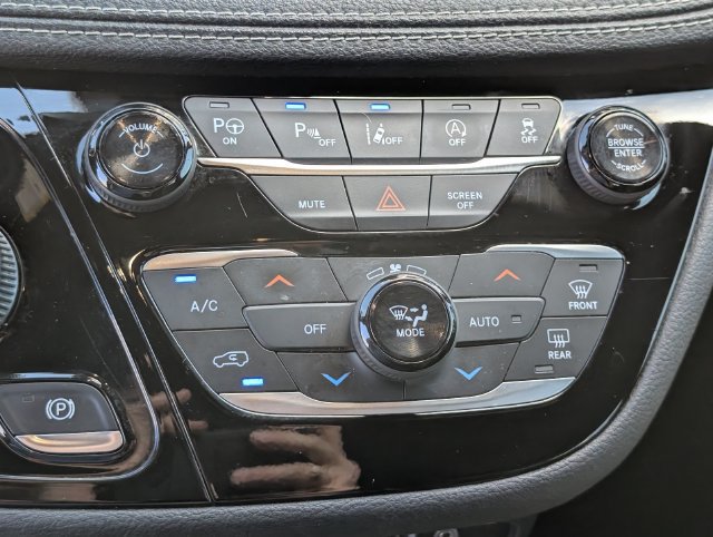 Used 2019 Chrysler Pacifica Limited w/ Advanced Safetytec Group FWD image 19