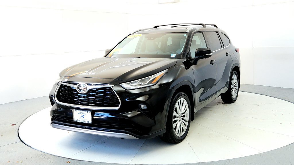 Used 2025 Toyota Highlander Platinum AWD/4WD image 2