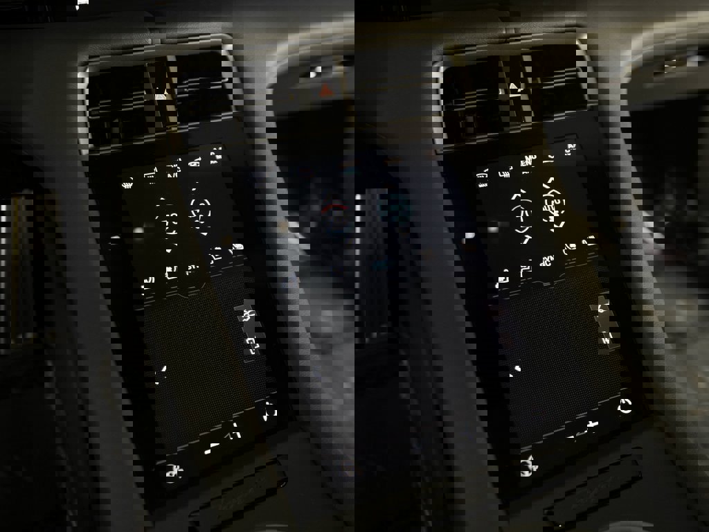 New 2026 Porsche Taycan 4S image 24