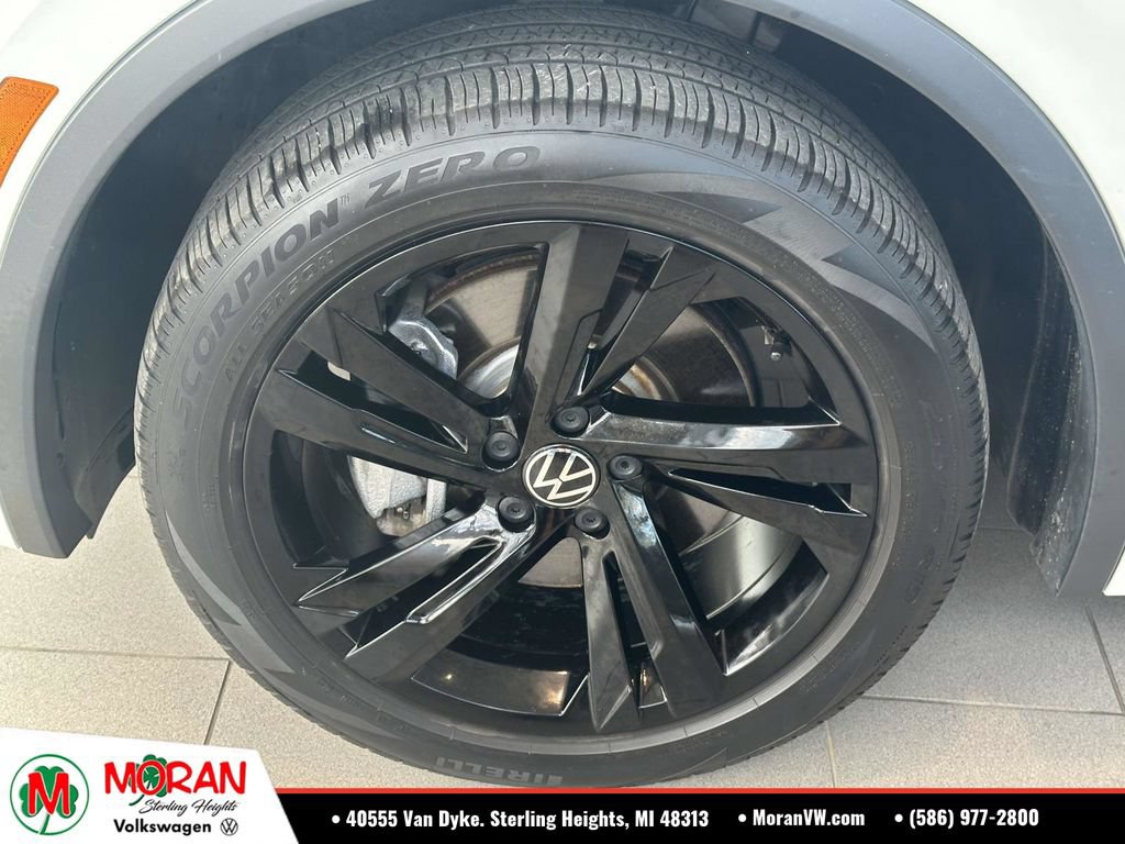 Certified 2023 Volkswagen Tiguan SE R-Line AWD/4WD image 8