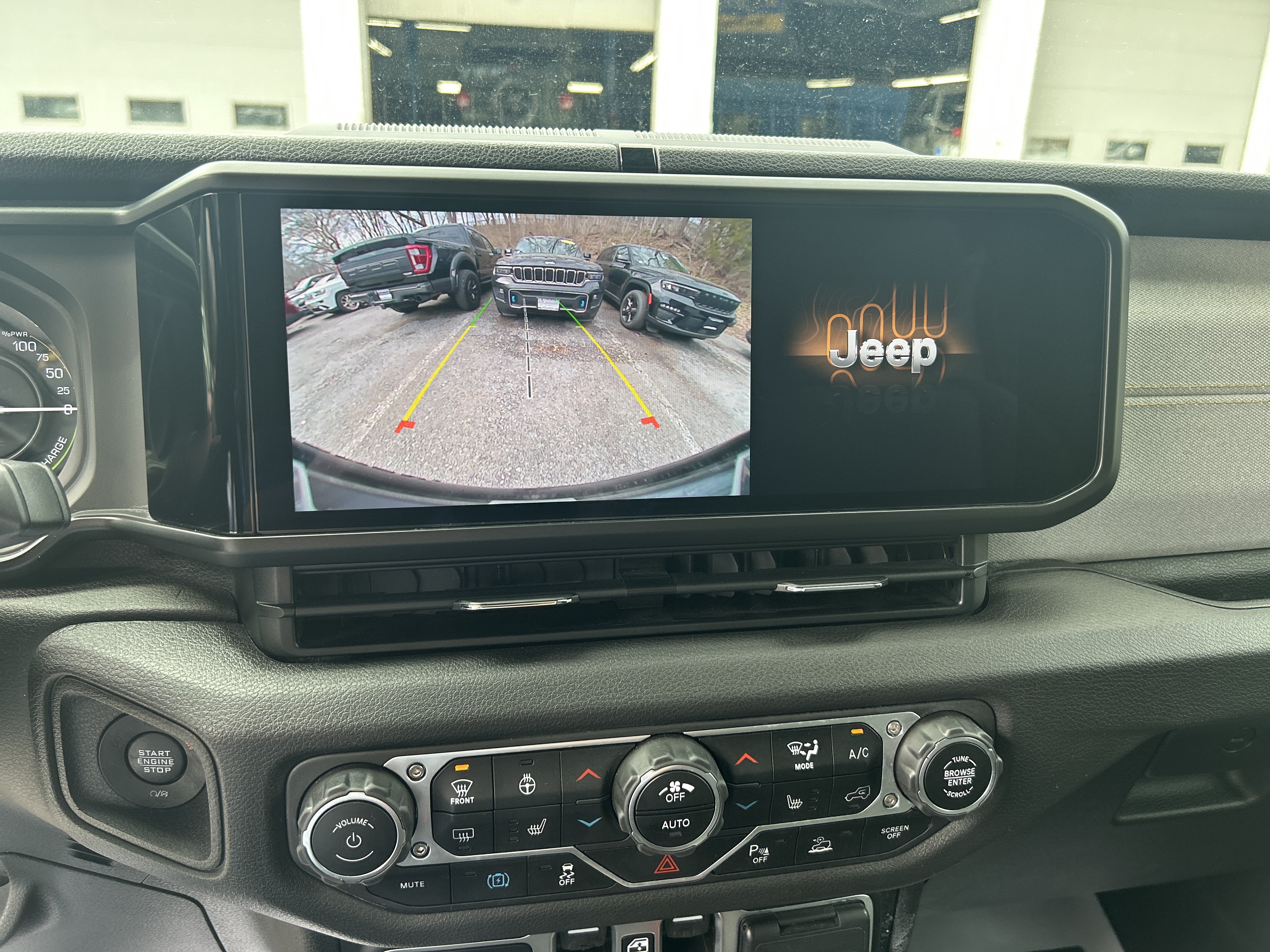 Used 2024 Jeep Wrangler Unlimited w/ Convenience Group AWD/4WD image 23