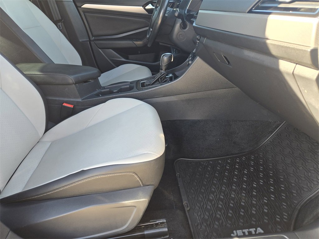 Used 2021 Volkswagen Jetta R-Line w/ R-Line Cold Weather Package image 16