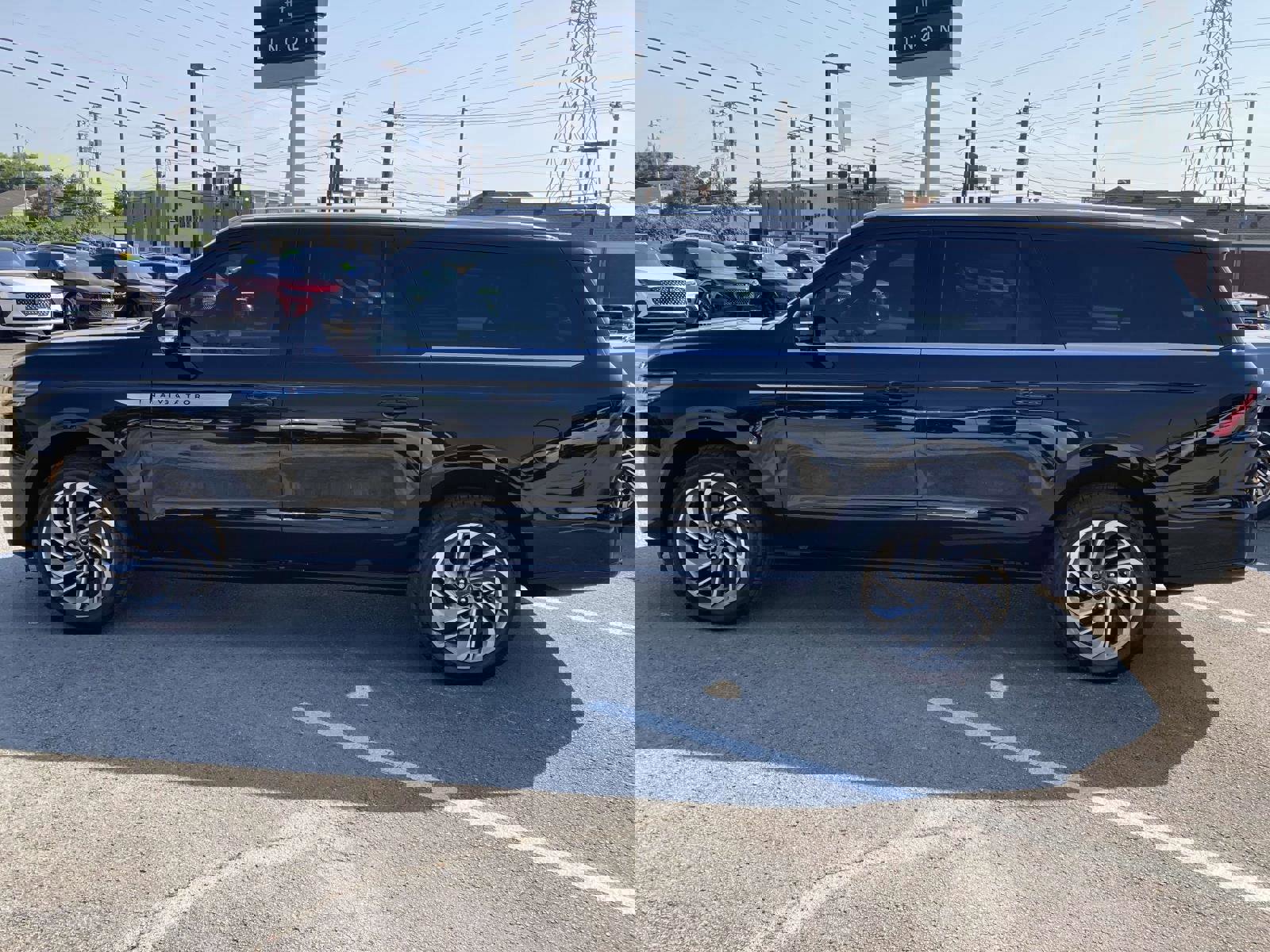 New 2025 Lincoln Navigator L Reserve image 8