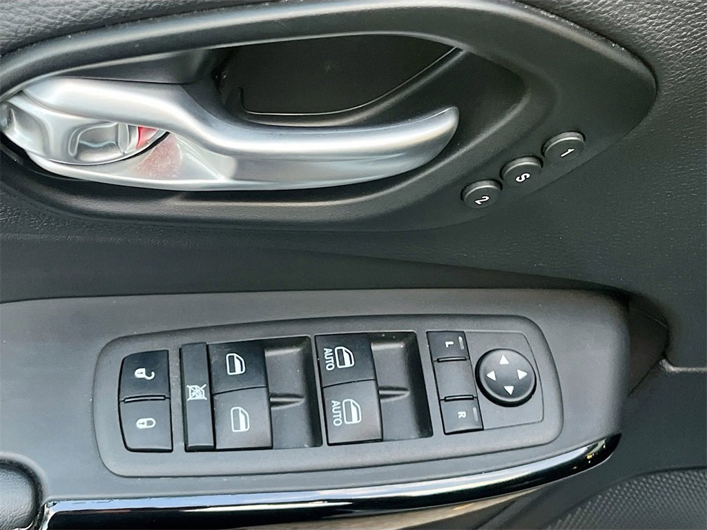 Used 2023 Jeep Cherokee Altitude Lux w/ Lux Elite Package image 18