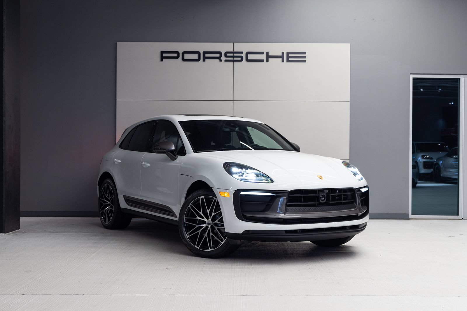 New 2026 Porsche Macan Turbo AWD/4WD image 9