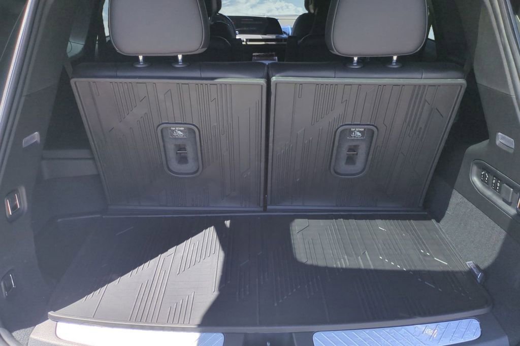 New 2026 Cadillac Vistiq Luxury w/ LPO, Floor Liner Package AWD/4WD image 14