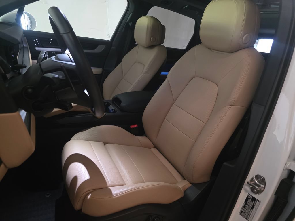 Certified 2026 Porsche Cayenne AWD/4WD image 5
