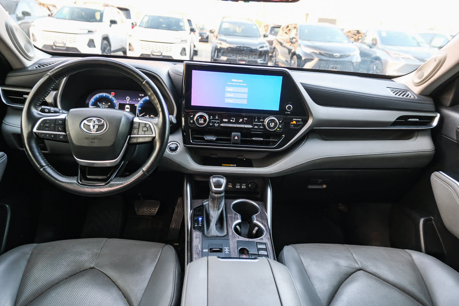 Used 2023 Toyota Highlander Limited FWD image 13