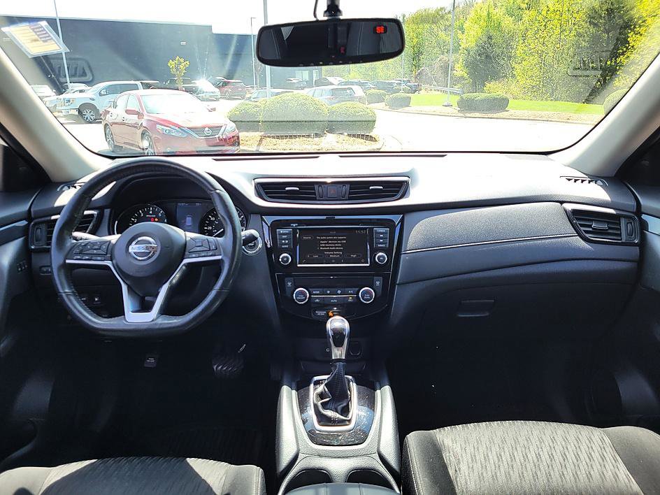 Used 2018 Nissan Rogue SV w/ Premium Package image 16