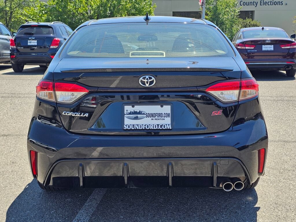 Used 2024 Toyota Corolla SE w/ SE Premium Package FWD image 4