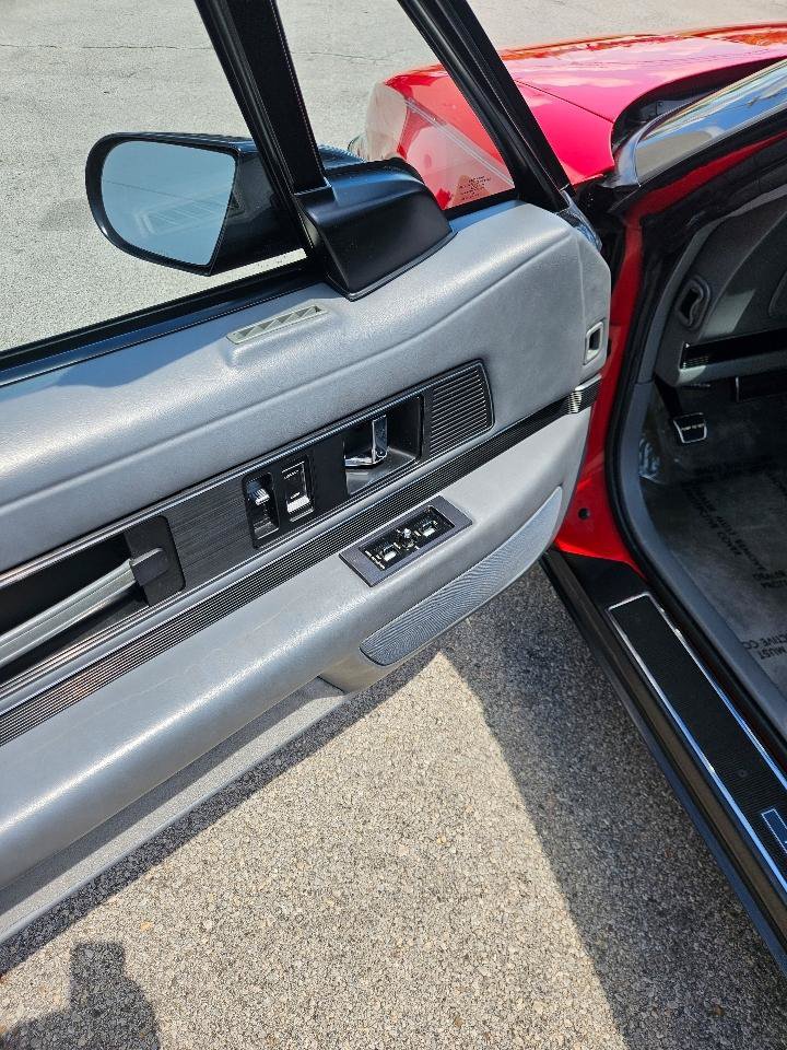 Used 1988 Buick Reatta Coupe FWD image 18