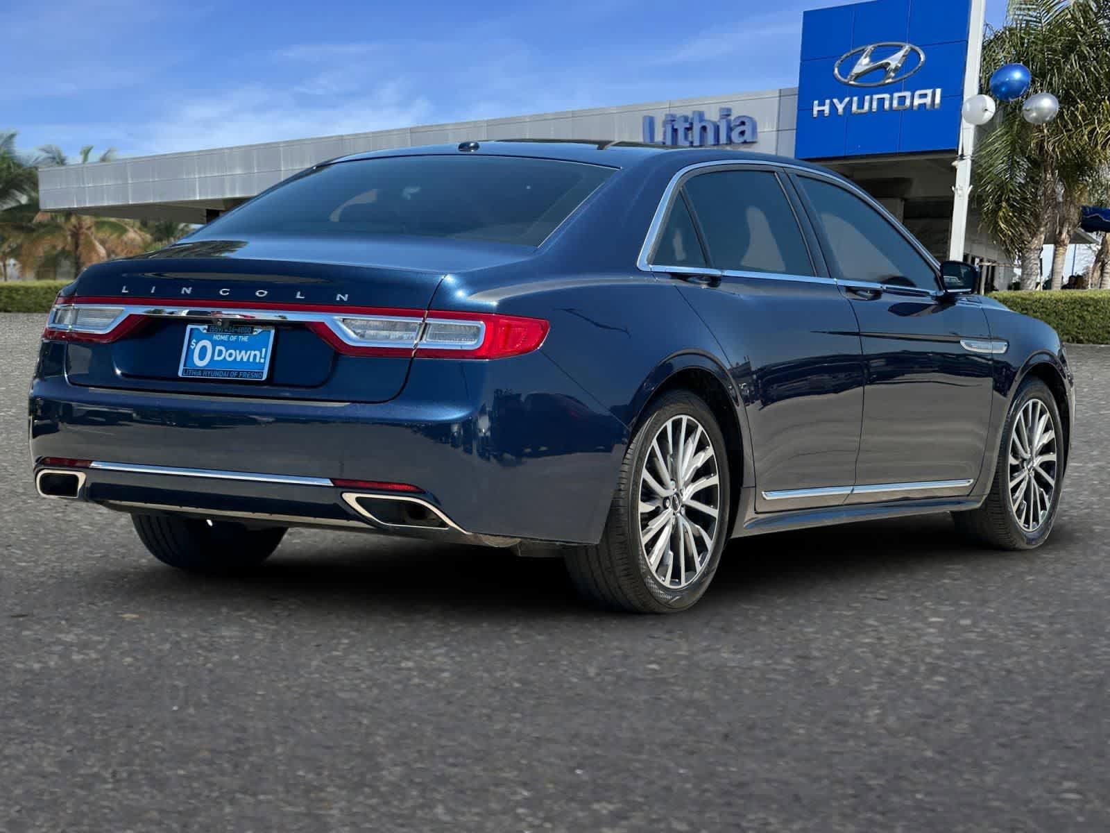 Used 2017 Lincoln Continental Select FWD image 3
