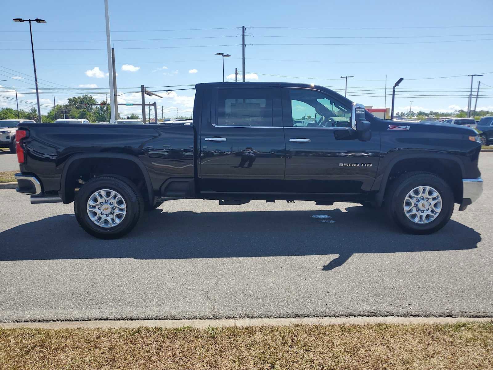 New 2026 Chevrolet Silverado 3500 LTZ w/ LTZ Plus Package AWD/4WD image 7
