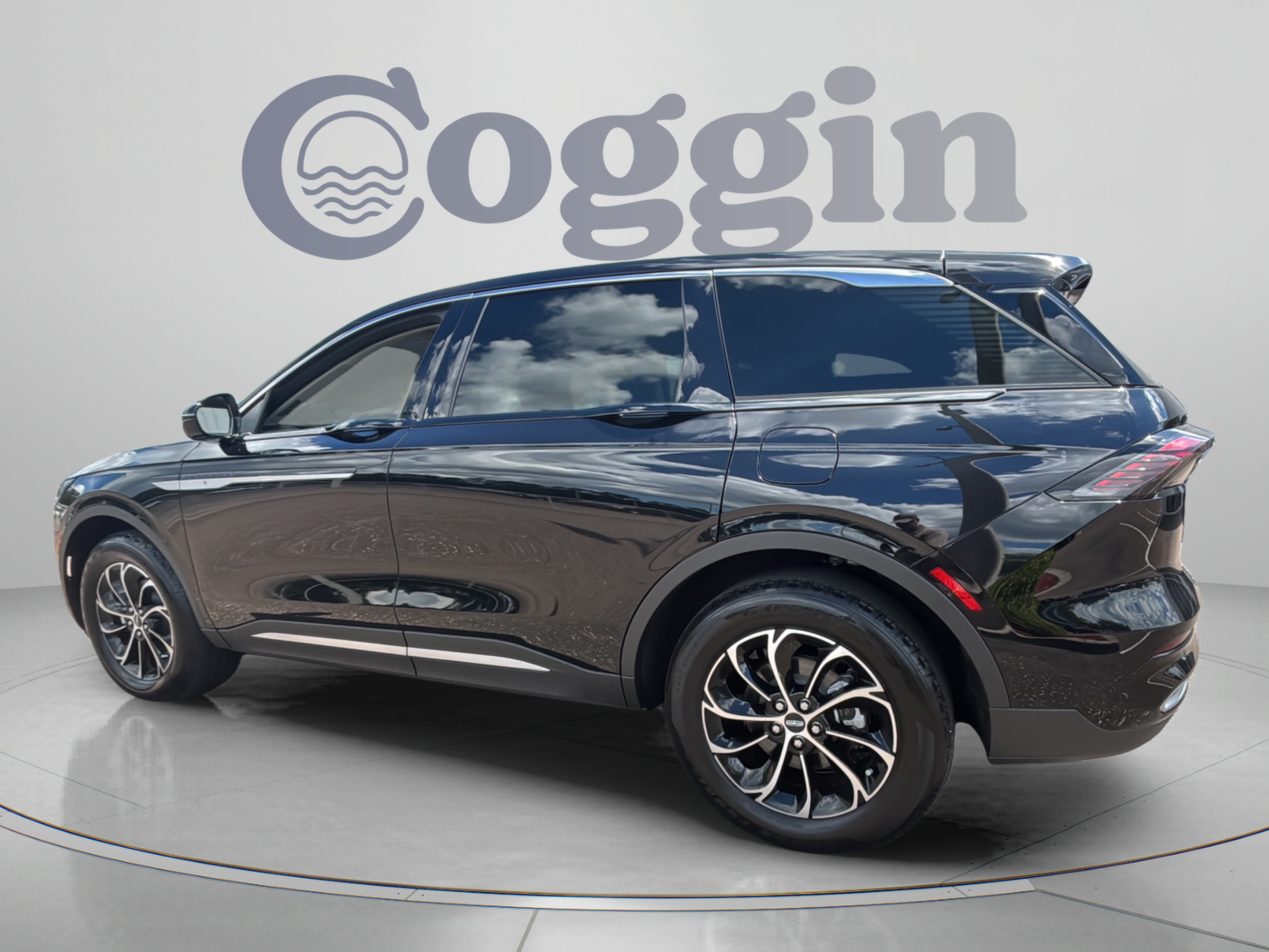 Used 2025 Lincoln Nautilus Premier AWD/4WD image 12