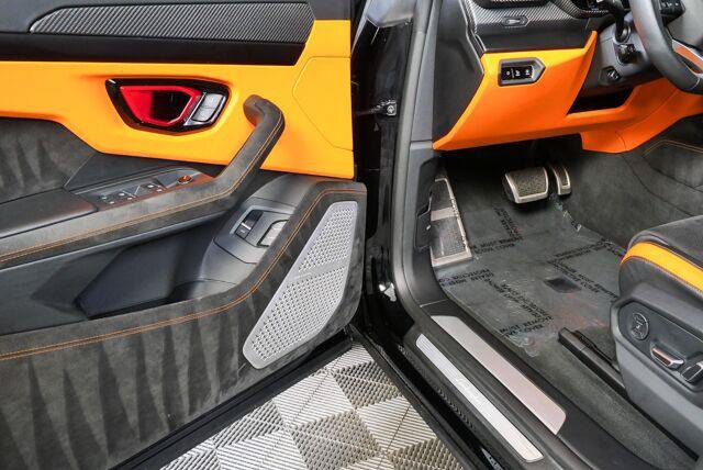 Used 2024 Lamborghini Urus S AWD/4WD image 22