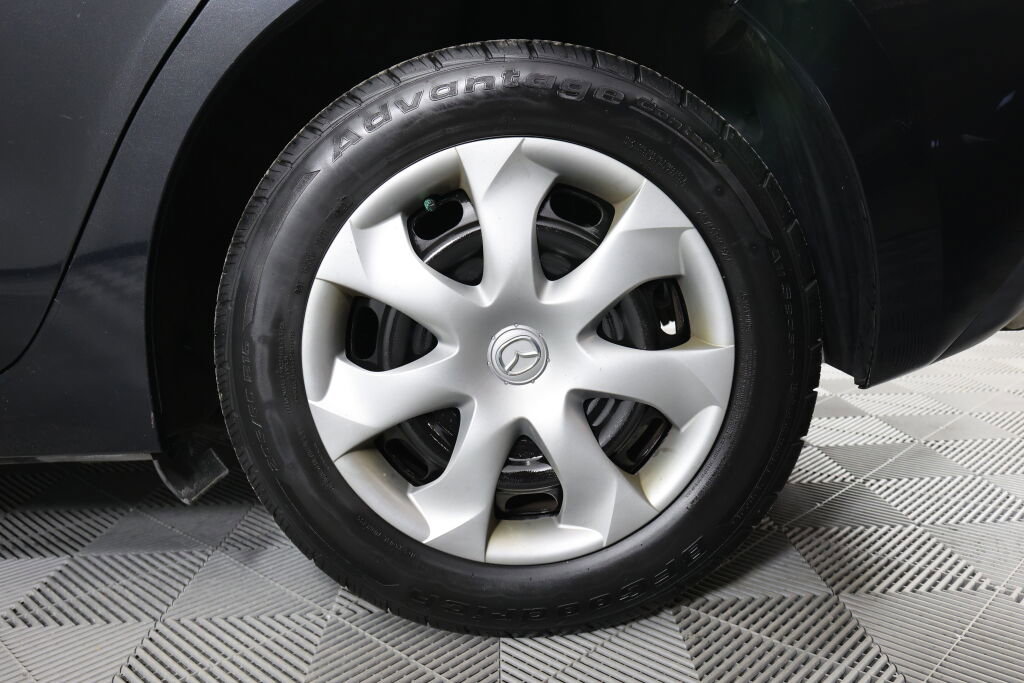 Used 2014 MAZDA MAZDA3 i Sport FWD image 8