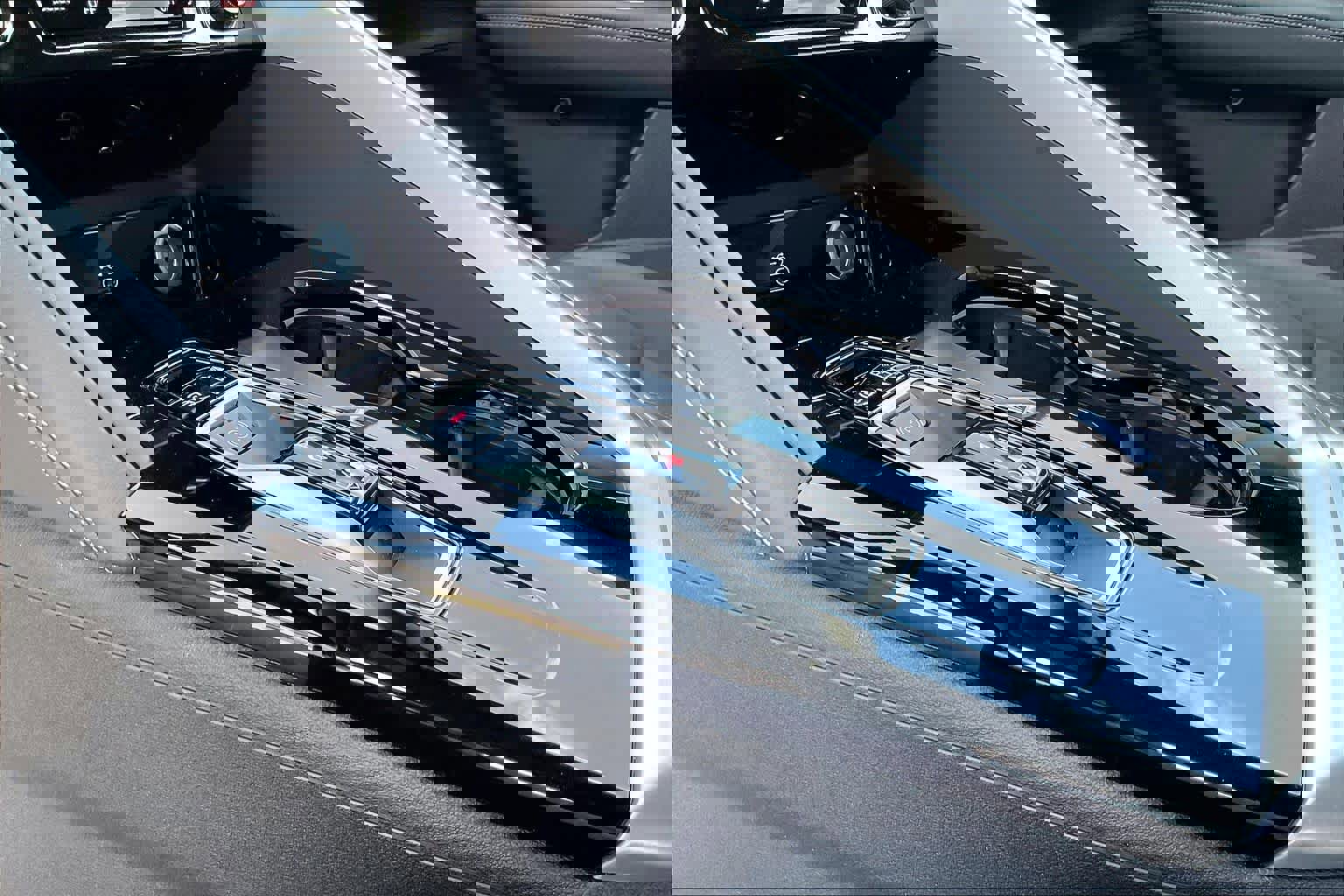 Used 2025 Audi Q5 Premium w/ Convenience Package image 16